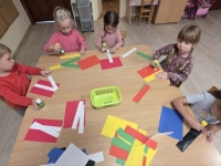 Baltijos kelias vaikų darbeliuose