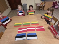 Baltijos kelias vaikų darbeliuose