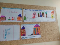 Belaukiant Lietuvos valstybinių švenčių, šermukšniukai puošė savo ,, namus"