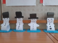 Kalėdos nebe už kalnų, puošiam darželį, laukiam dovanų.