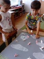 Kūrybinės - meninės raiškos paroda ,,Mes kuriame vasaros paveikslus"