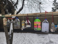 Mažosios rankelės – didelė pagalba paukšteliams