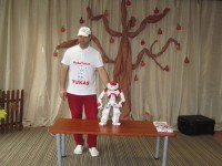 SVEČIUOSE ROBOTUKAS