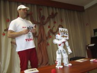 SVEČIUOSE ROBOTUKAS