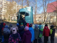 Edukaciją apie elektrinį VOLVO sunkvežimį