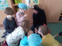 Edukacija apie gydytojo darbą