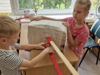 Jau gandrų lagaminai pilni debesų