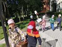 Jau gandrų lagaminai pilni debesų