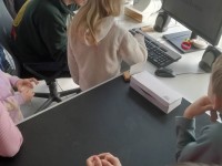 Ką turi bendro lazeriai ir velykiniai margučiai?
