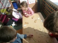 Ką turi bendro lazeriai ir velykiniai margučiai?