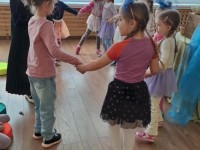 Monospektaklis - žaidimas ,,Ežio vertas pašnekovas"