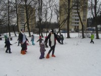 Net ir žiemą nebaisu – mes sportuojame kartu! O mums padeda mokytojas Tadas ir „pingvinai“.