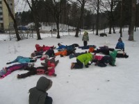 Net ir žiemą nebaisu – mes sportuojame kartu! O mums padeda mokytojas Tadas ir „pingvinai“.