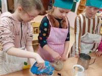 Šiandien darželyje gardžiai kvepėjo Agotos duonelė