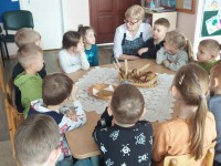 Šiandien darželyje gardžiai kvepėjo Agotos duonelė