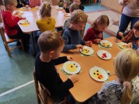 Virė, virė košę „Šermukšnėlės“ vaikai atsilošę!