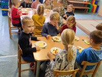 Virė, virė košę „Šermukšnėlės“ vaikai atsilošę!