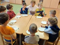 Virė, virė košę „Šermukšnėlės“ vaikai atsilošę!