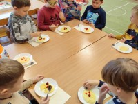 Virė, virė košę „Šermukšnėlės“ vaikai atsilošę!