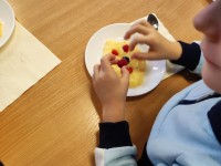 Virė, virė košę „Šermukšnėlės“ vaikai atsilošę!