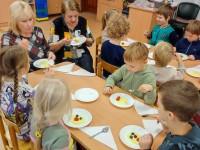 Virė, virė košę „Šermukšnėlės“ vaikai atsilošę!