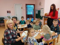 Virė, virė košę „Šermukšnėlės“ vaikai atsilošę!