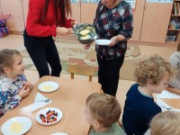Virė, virė košę „Šermukšnėlės“ vaikai atsilošę!