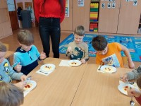 Virė, virė košę „Šermukšnėlės“ vaikai atsilošę!