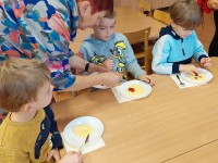 Virė, virė košę „Šermukšnėlės“ vaikai atsilošę!