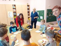 Virė, virė košę „Šermukšnėlės“ vaikai atsilošę!