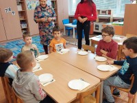 Virė, virė košę „Šermukšnėlės“ vaikai atsilošę!