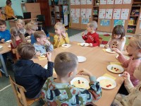 Virė, virė košę „Šermukšnėlės“ vaikai atsilošę!