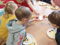 Virė, virė košę „Šermukšnėlės“ vaikai atsilošę!