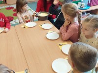 Virė, virė košę „Šermukšnėlės“ vaikai atsilošę!